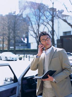 「車検当日をスムーズに乗り切るための完全ガイド：必要書類と手続きのすべて」